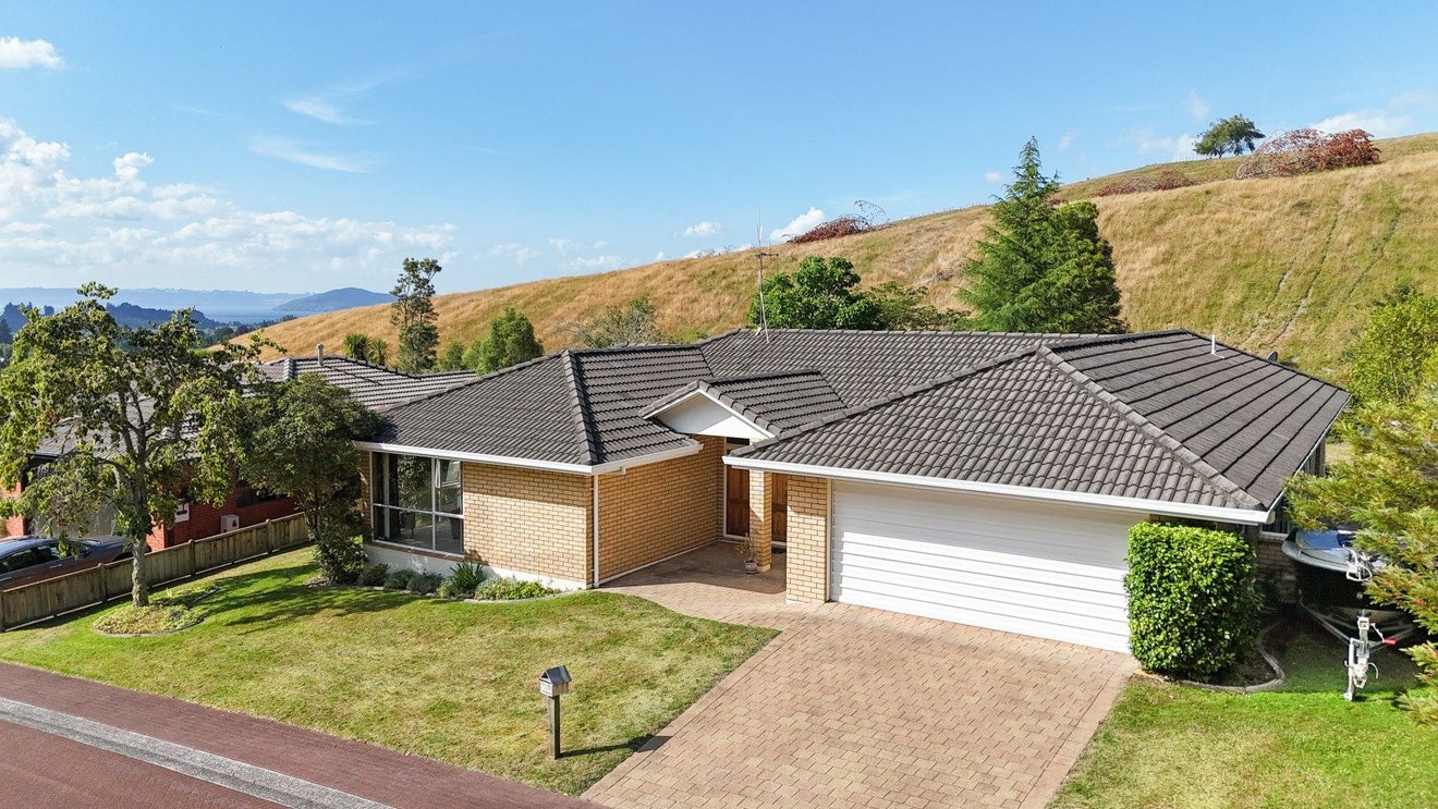 12 Forest Place, Lynmore, Rotorua - Carousel 1