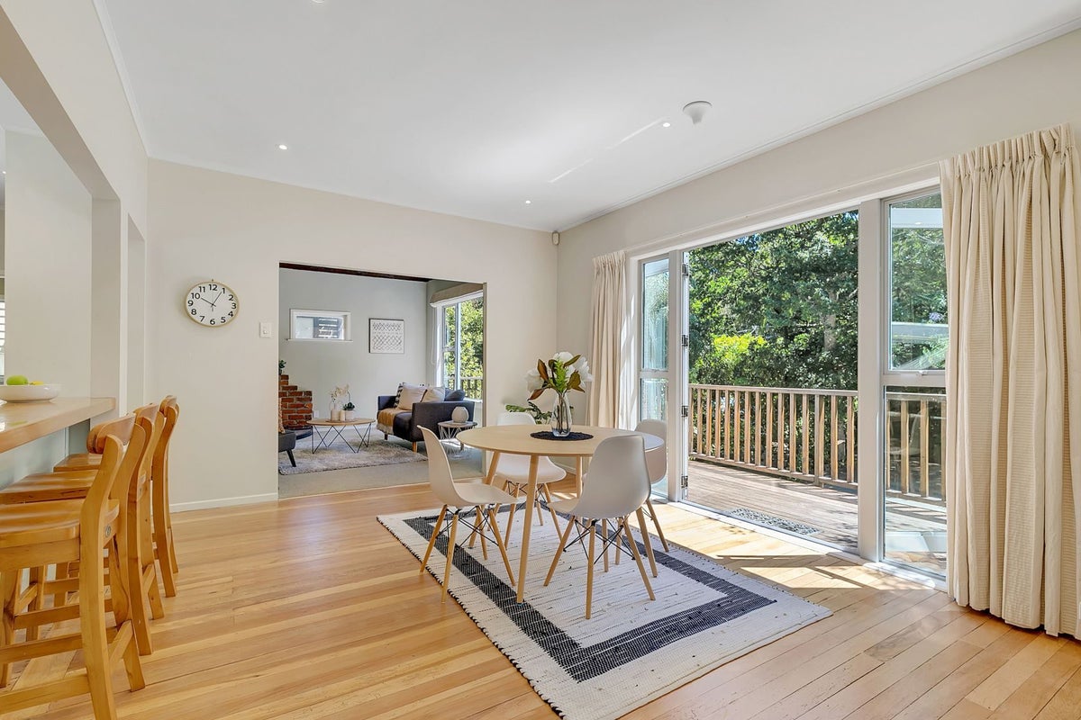 64 Cluny Road, Plimmerton, Porirua - Carousel 2