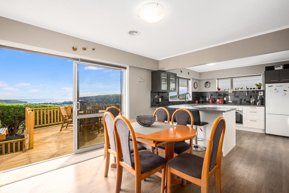9 Mercury Way, Whitby, Porirua - Carousel 1
