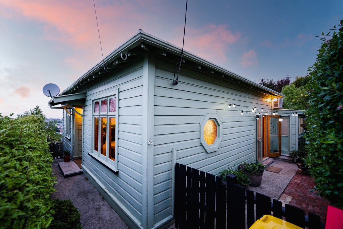 25 Forfar Street, Clyde Hill, Dunedin - Carousel 1