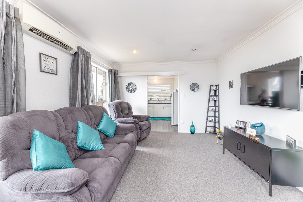 2/299 Linwood Avenue, Linwood, Christchurch - Carousel 2