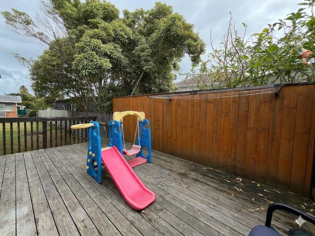 2/216A Edmonton Road, Te Atatu South, Auckland - Carousel 7