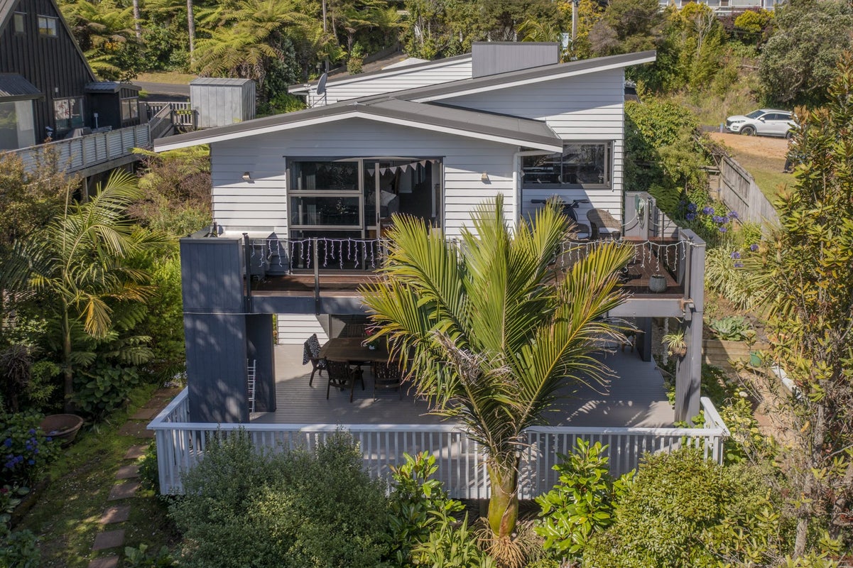 1B Haddon Crescent, Whitianga - Carousel 2