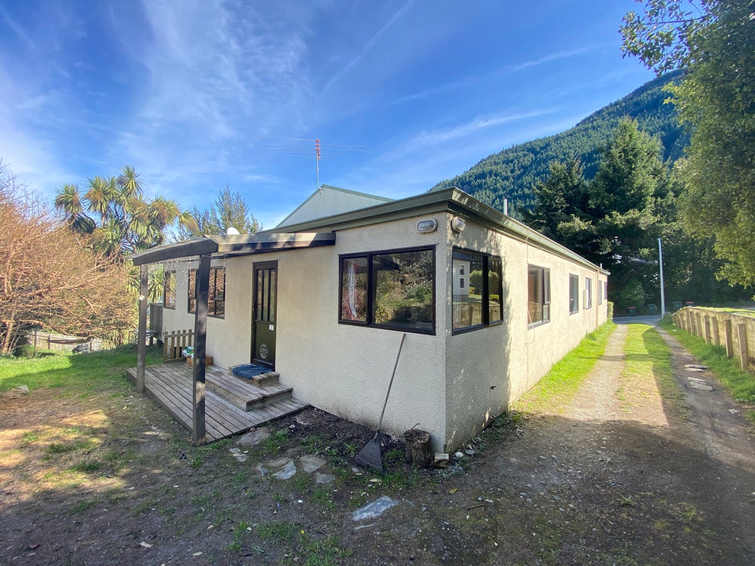 243 Fernhill Road, Sunshine Bay, Queenstown - Carousel 1