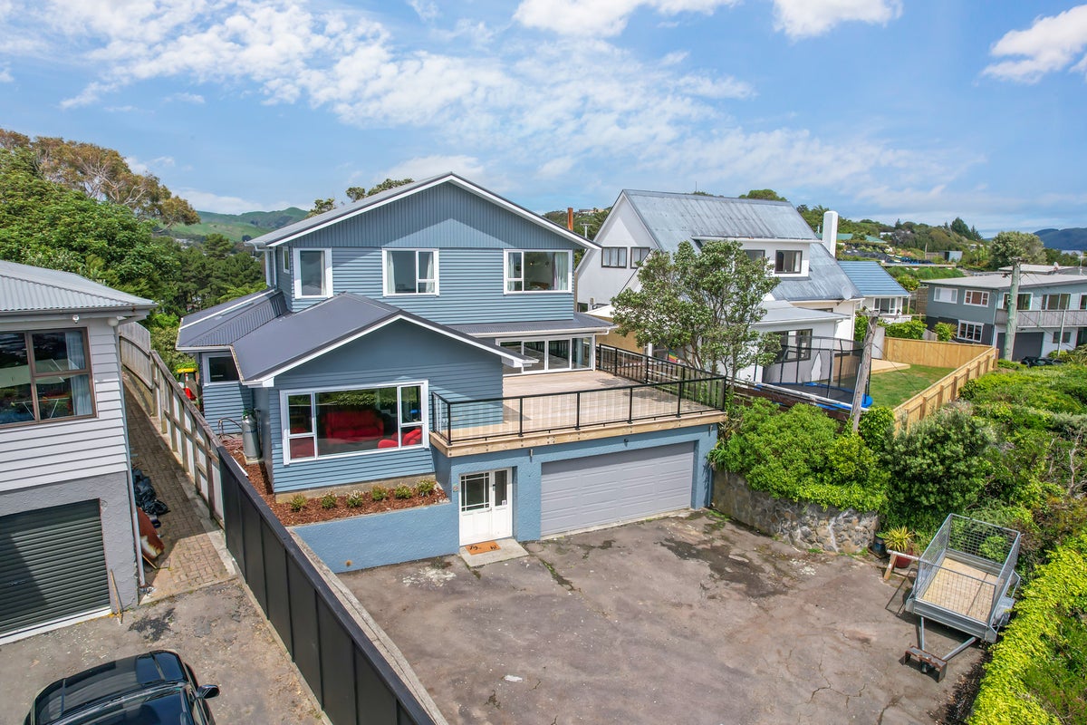 70 Kahu Road, Paremata, Porirua - Carousel 1