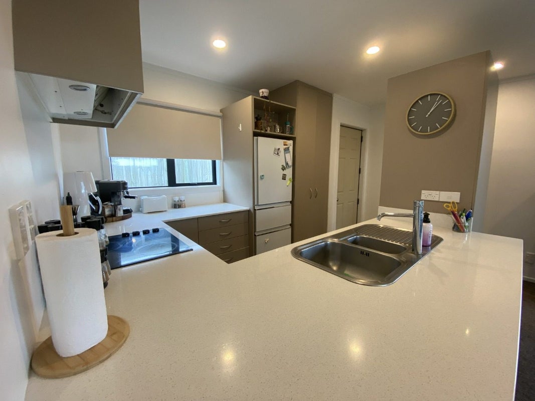 43B Horokiwi road west, Newlands, Wellington - Carousel 1