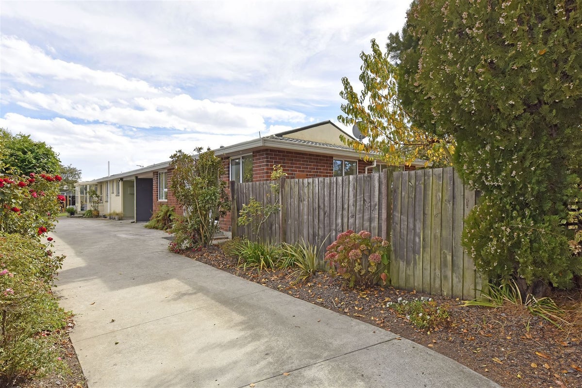 1/7A Kruse Place, Redwood, Christchurch - Carousel 1