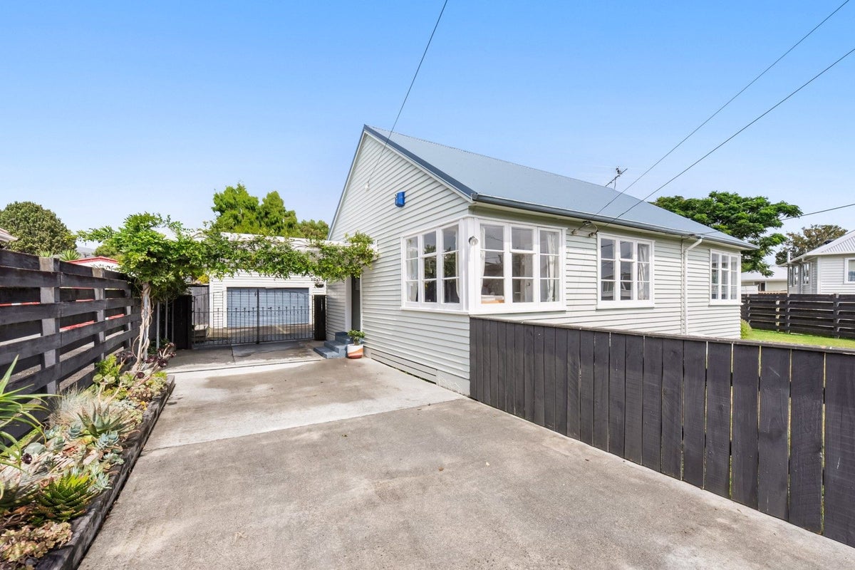 34 Dyer Street, Epuni, Lower Hutt - Carousel 1