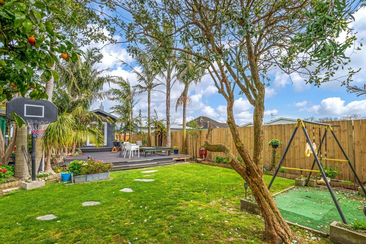 37 Burns Avenue, Takaro, Palmerston North - Carousel 1