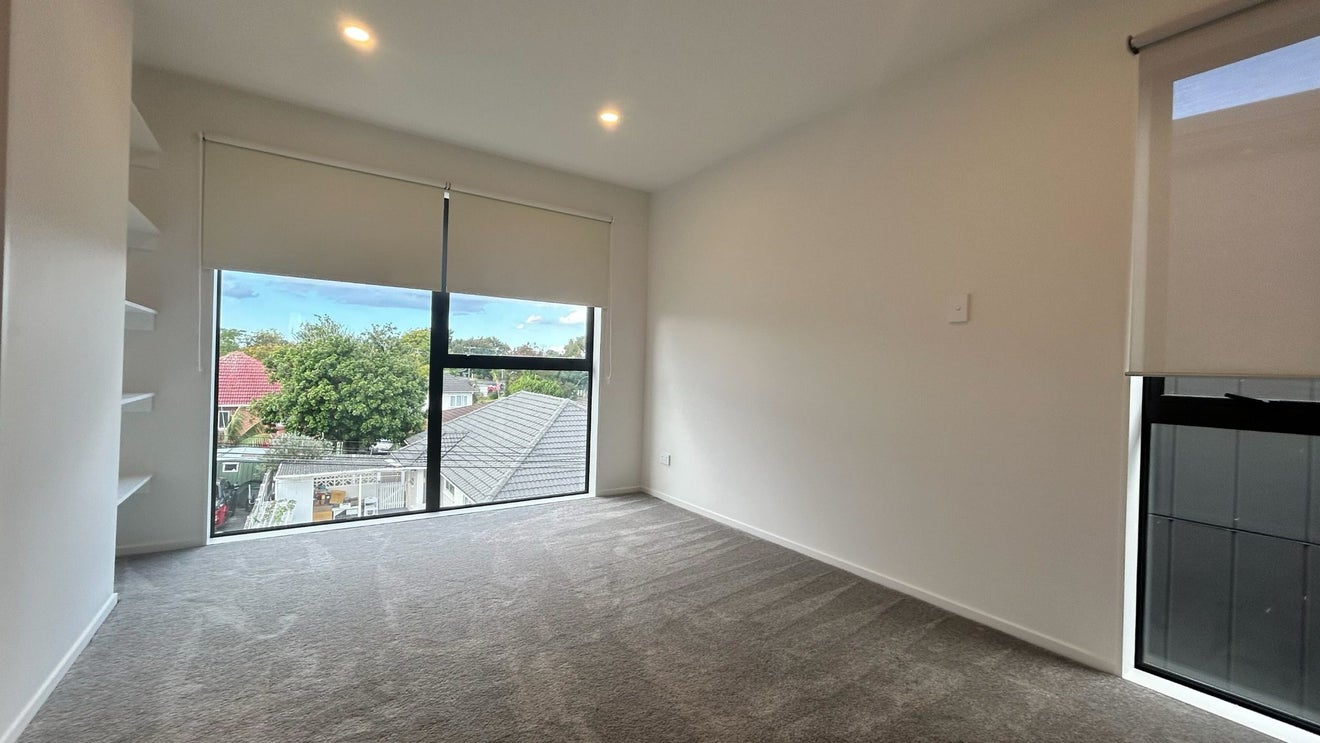 6/26 Buscomb Avenue, Henderson, Auckland - Carousel 2