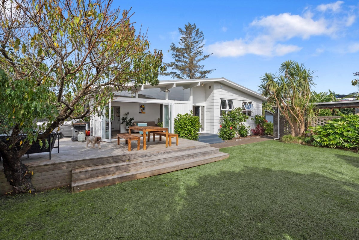 27 Wallace Road, Mangere Bridge, Auckland - Carousel 2