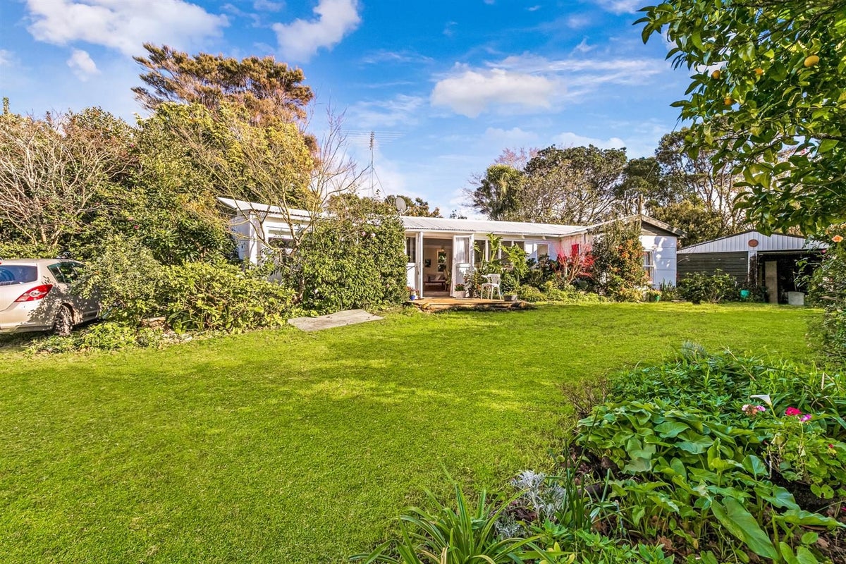 11 Orere Point Road, Papakura - Carousel 1