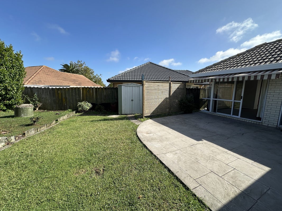 2/11 Bowscale Place, Northpark, Auckland - Carousel 2