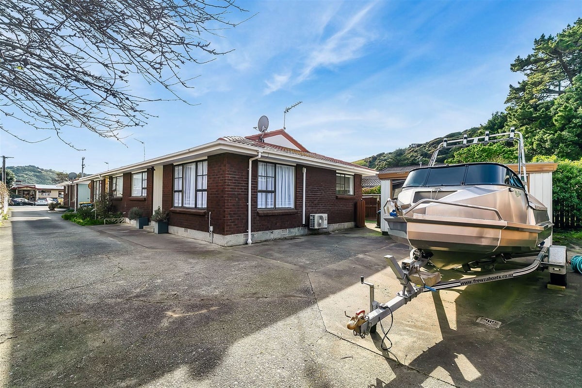 9C JAMES Street, Camborne, Porirua - Carousel 1