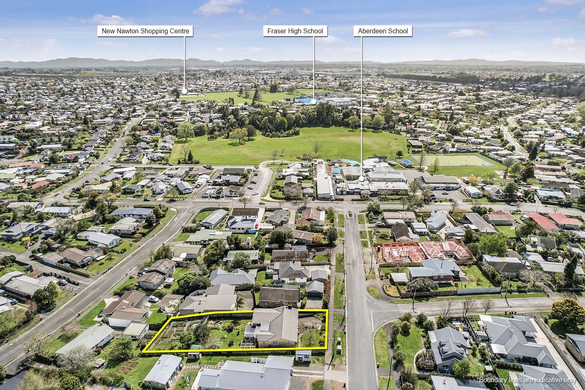 31 Thomson Avenue, Dinsdale, Hamilton - Carousel 1