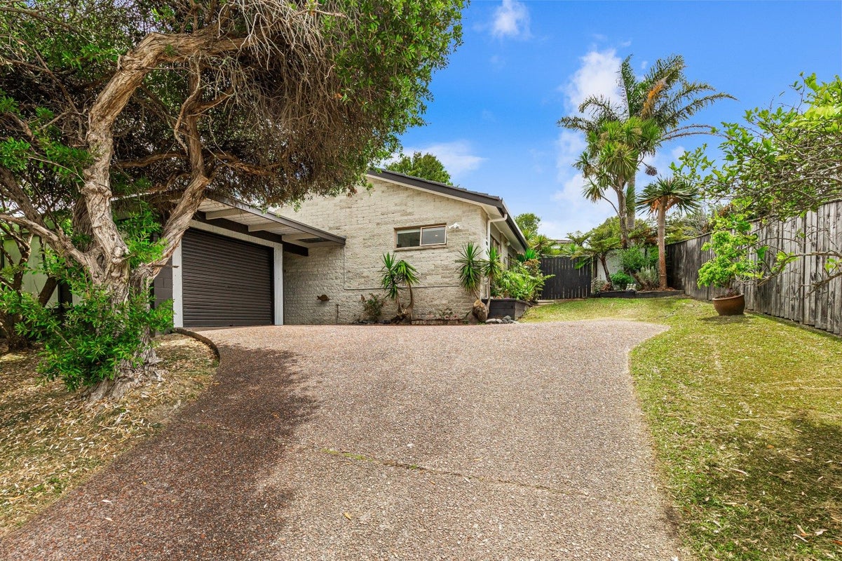 211 Glamorgan Drive, Torbay, Auckland - Carousel 1