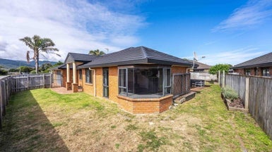 96 Guildford Drive, Paraparaumu Beach, Paraparaumu - Carousel 1