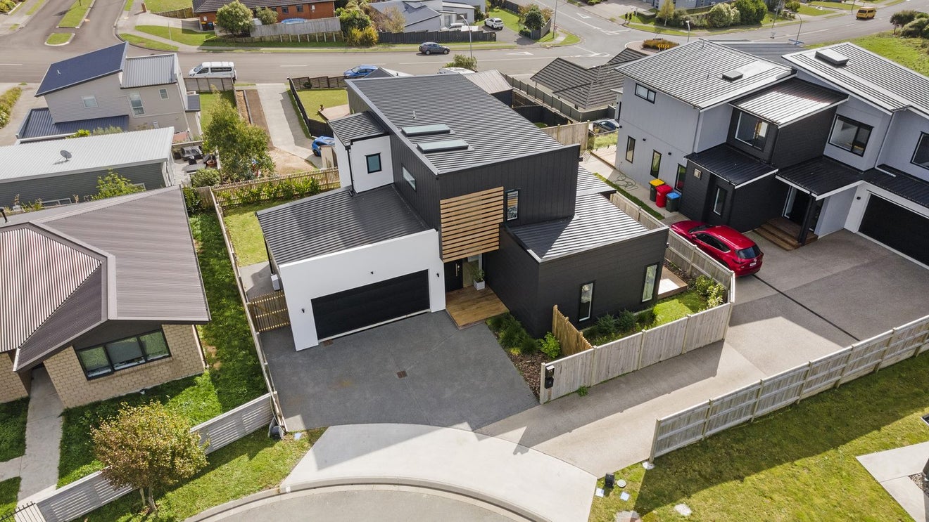 11 Yorkshire Close, Whitby, Porirua - Carousel 1