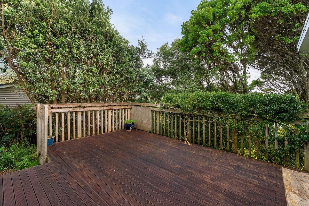 14 Kowhai Street, Tawa, Wellington - Carousel 2