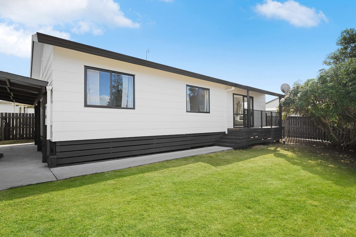 12 Lloyd Drive, Nawton, Hamilton - Carousel 2