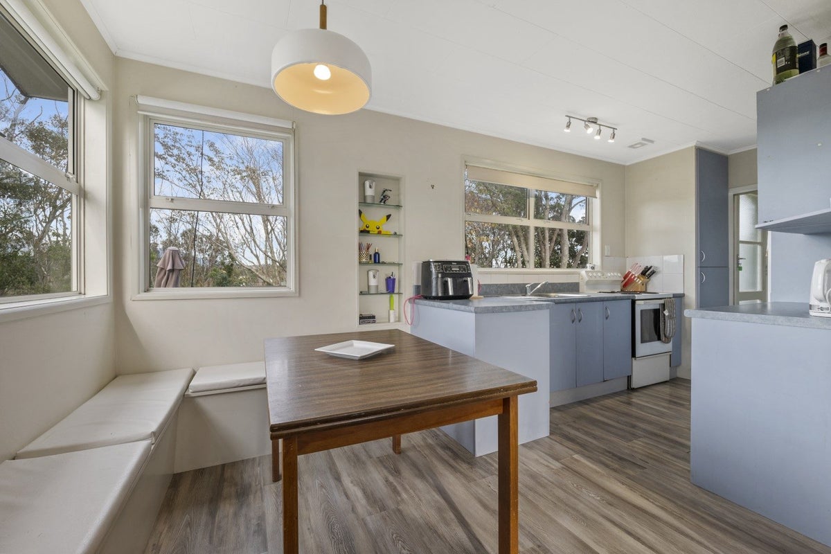 8A Elm Grove, Westown, New Plymouth - Carousel 1