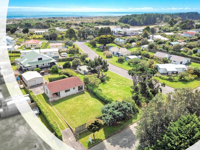 33 Sarah Street, Waikawa Beach, Manakau - Carousel 1