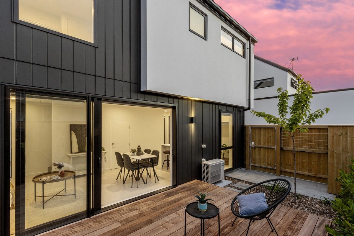 2/49 Laurence Street, Waltham, Christchurch - Carousel 13