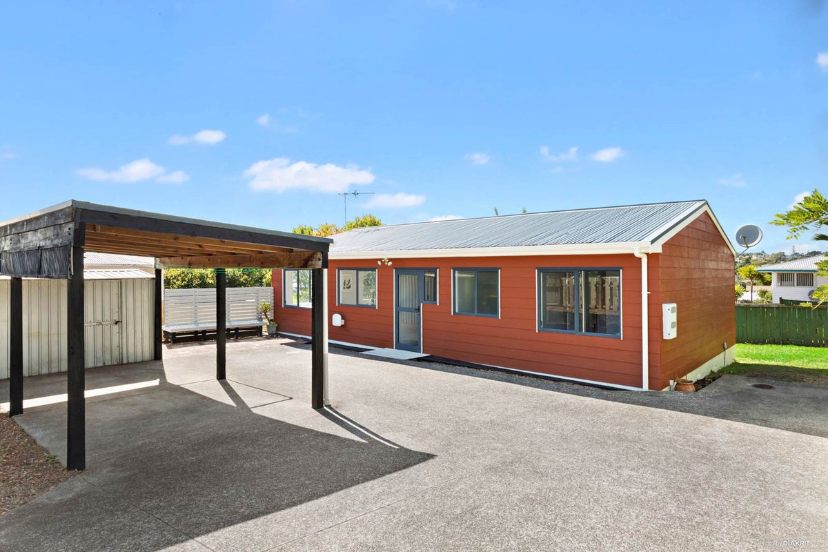 19A Fairclough Road, Beach Haven, Auckland - Carousel 1