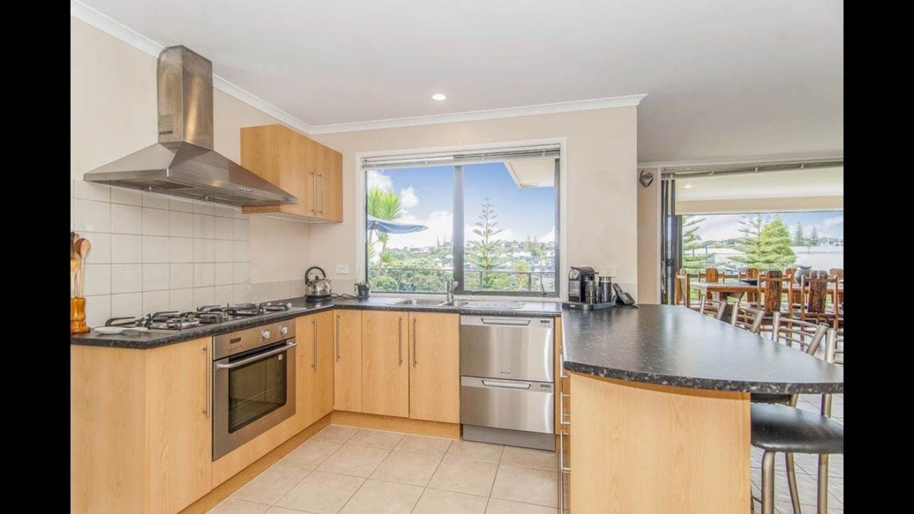 5 Tui Brae, Beachlands, Auckland - Carousel 2