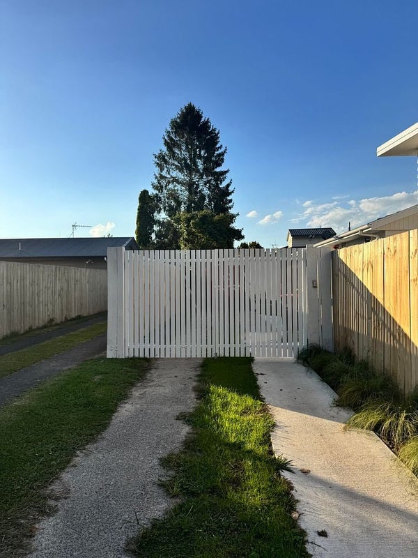 2/32 Sapphire Place, Chartwell, Hamilton - Carousel 1
