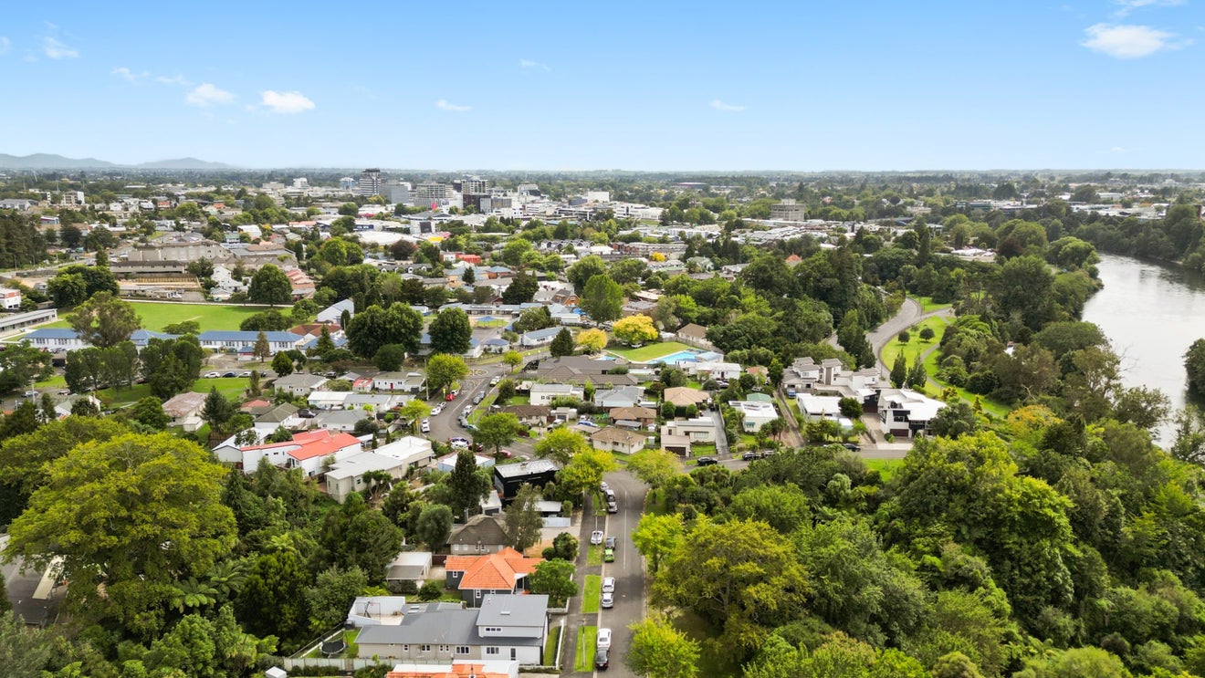 4 Valley Terrace, Hamilton Central, Hamilton - Carousel 34