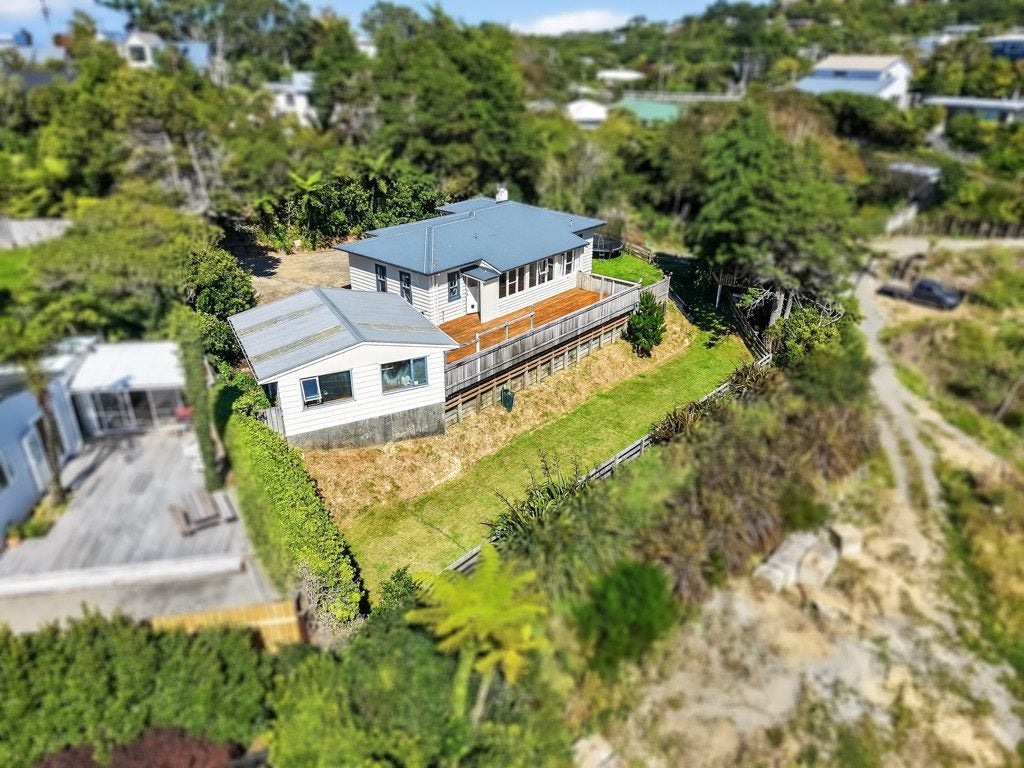 7 Stratton Street, Normandale, Lower Hutt - Carousel 1