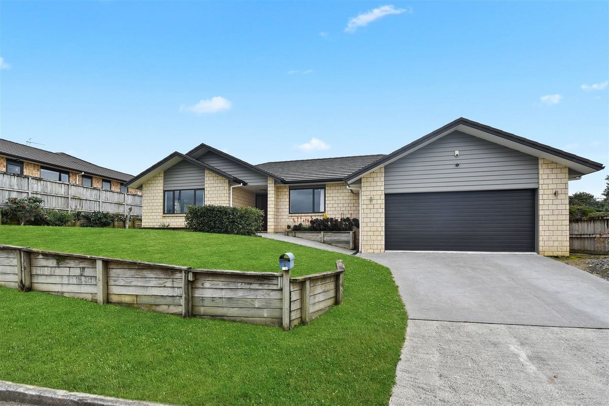 5 Arncliffe Terrace, Flagstaff, Hamilton - Carousel 1