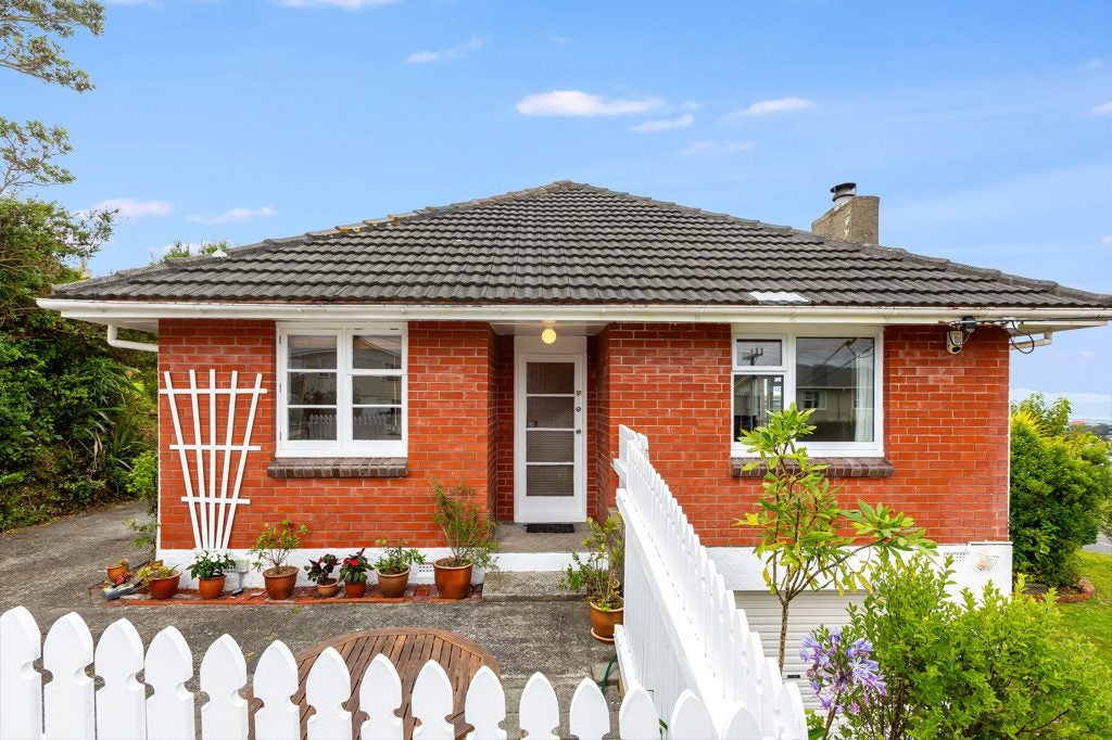2 Ruskin Road, Newlands, Wellington - Carousel 1