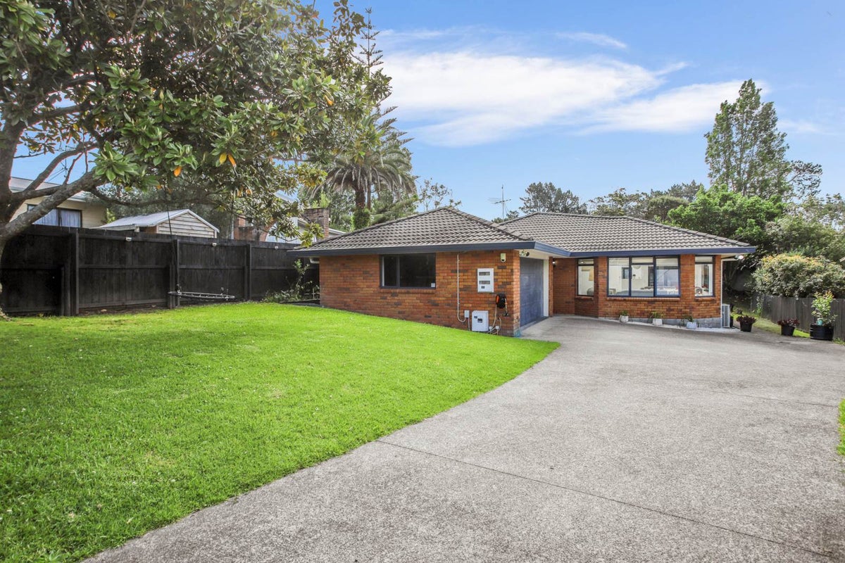 146 Lynwood Road, New Lynn, Auckland - Carousel 1