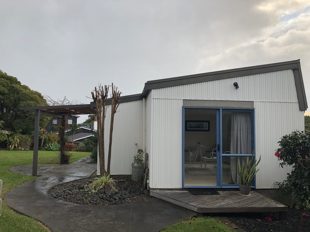 8 Shelly Bay Road, Beachlands, Auckland - Carousel 1