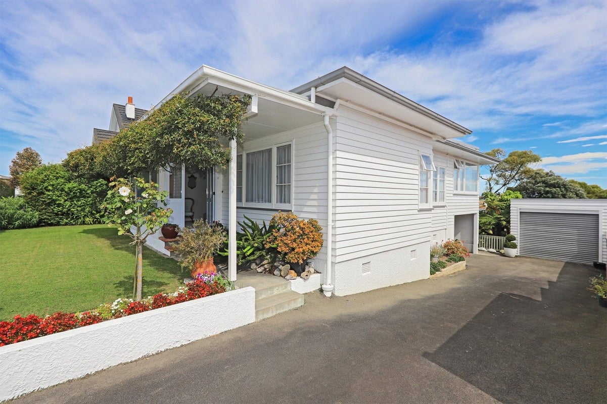 10 Coleman Terrace, Hospital Hill, Napier - Carousel 1