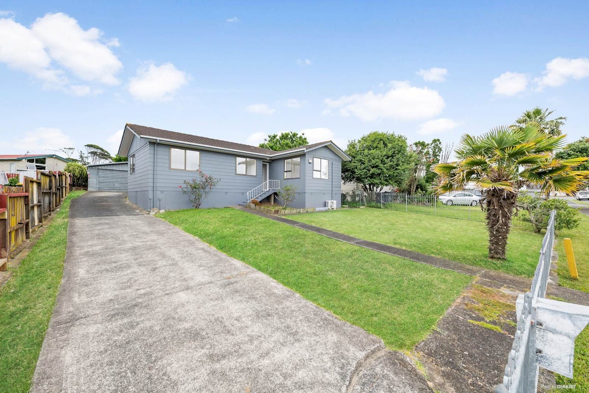 8 Hoturoa Place, Manurewa, Auckland - Carousel 1