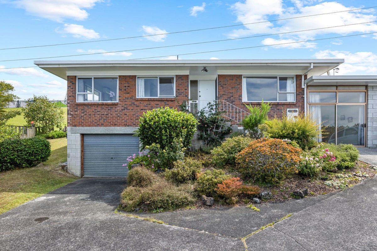 1/15 Battle Place, Glenfield, Auckland - Carousel 2
