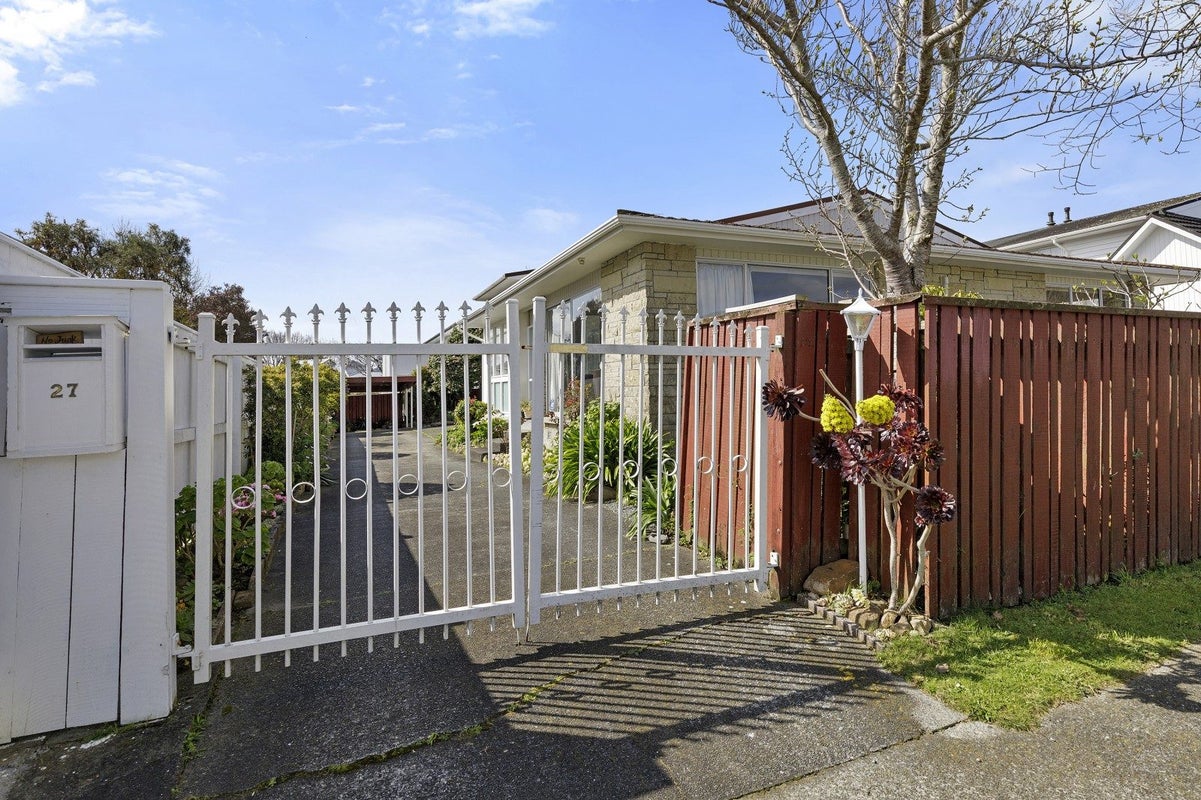 27 St Columbans Grove, Boulcott, Lower Hutt - Carousel 20