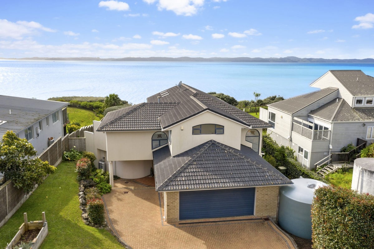 47 Pohutukawa Road, Beachlands, Auckland - Carousel 2