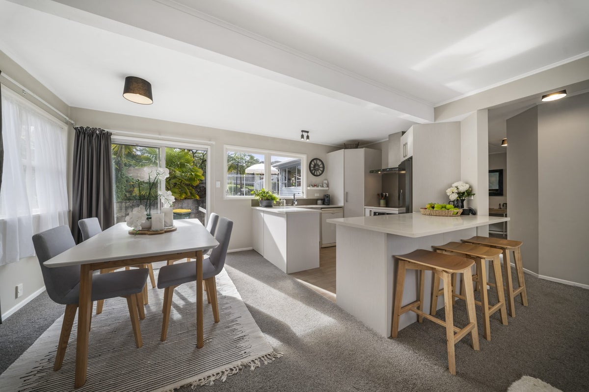 58 La Rosa Street, Green Bay, Waitakere City, Auckland - Carousel 2