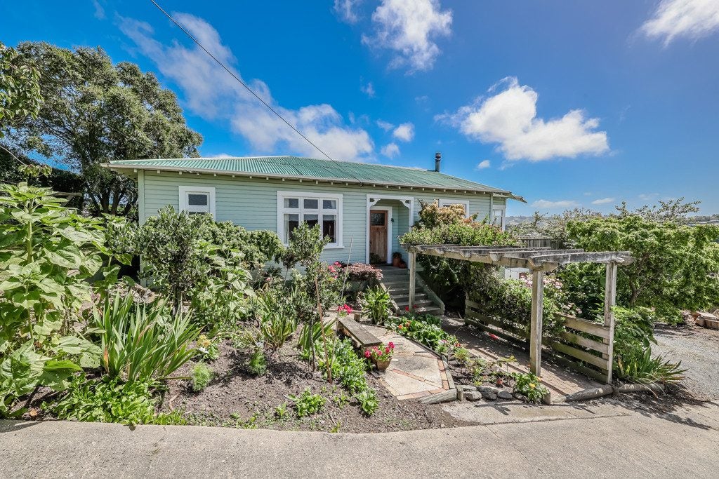 1 Kirkland Street, Green Island, Dunedin - Carousel 1
