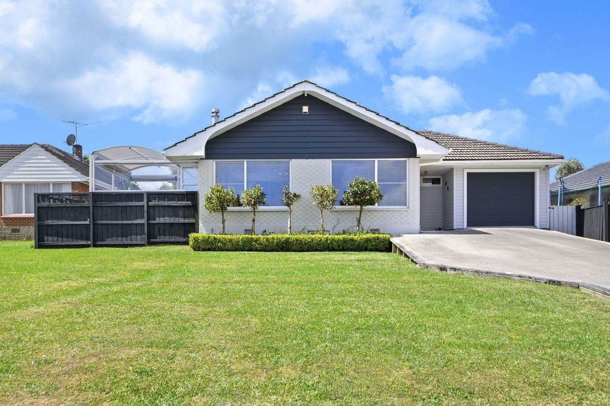 7 Pine Terrace, Howick, Auckland - Carousel 1
