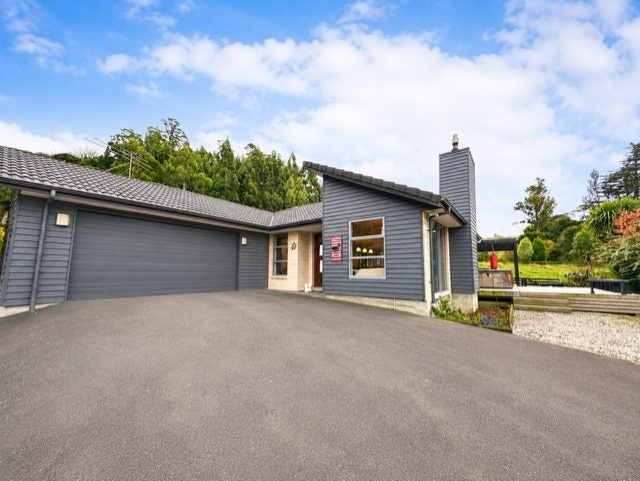34 Ettrick Street, Glenross, Dunedin - Carousel 1