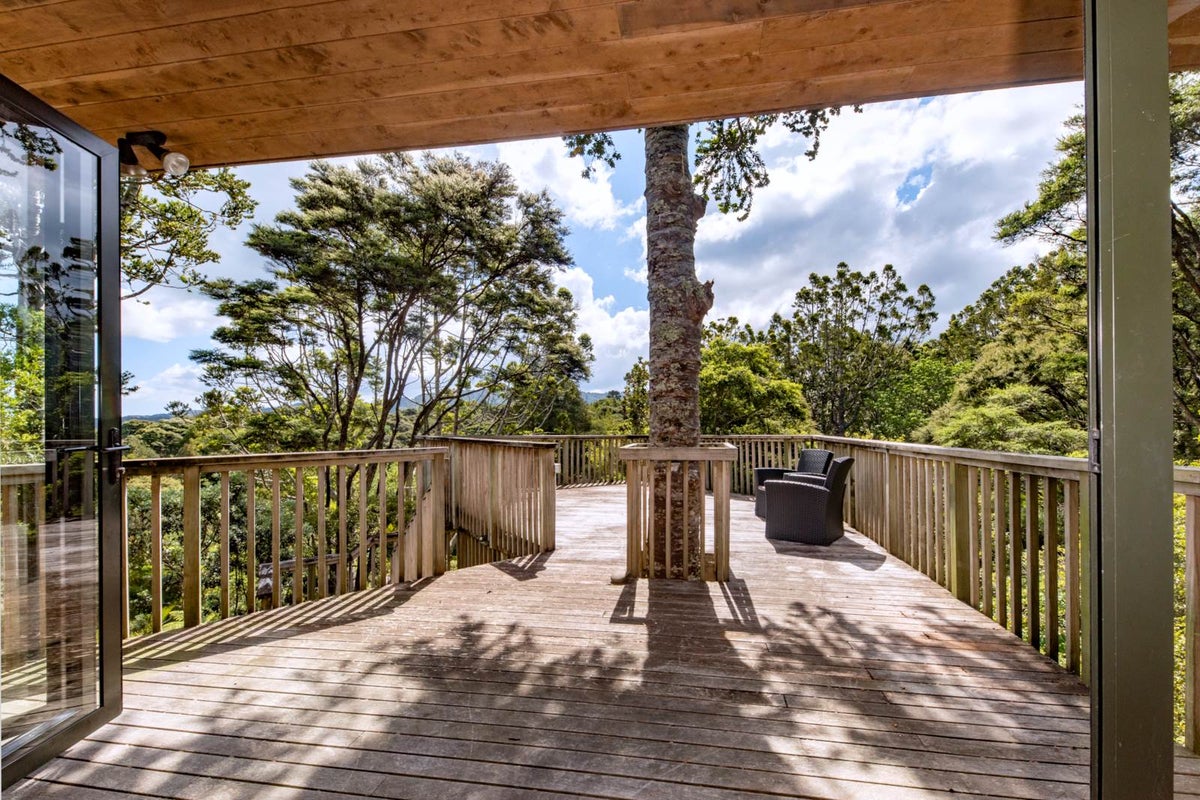 73 Kauri Point Road, Laingholm, Auckland - Carousel 2