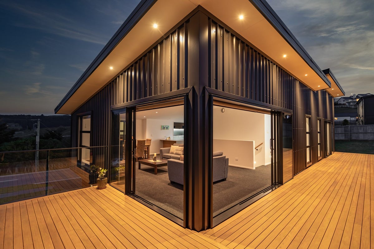 12 Caldberg Close, Westmorland, Christchurch - Carousel 2