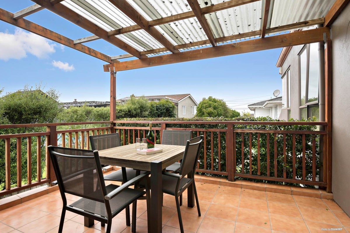 2/870 East Coast Road, Northcross, Auckland - Carousel 2