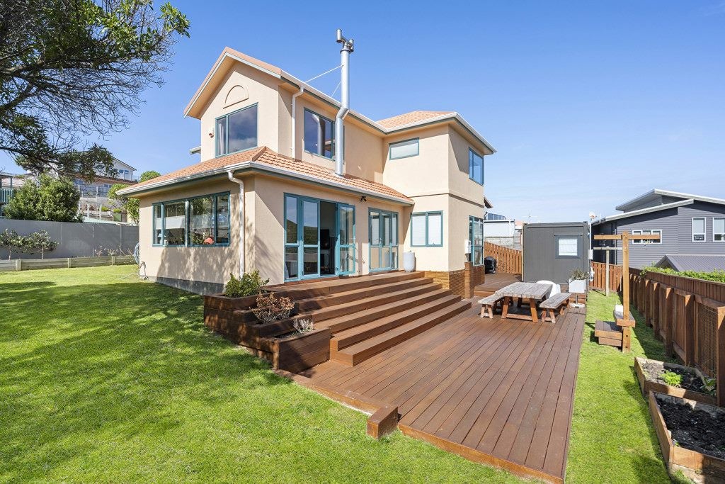 2 Jordan Street, Island Bay, Wellington - Carousel 1