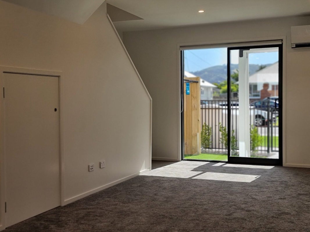 2/322 Oxford Terrace, Avalon, Lower Hutt - Carousel 2